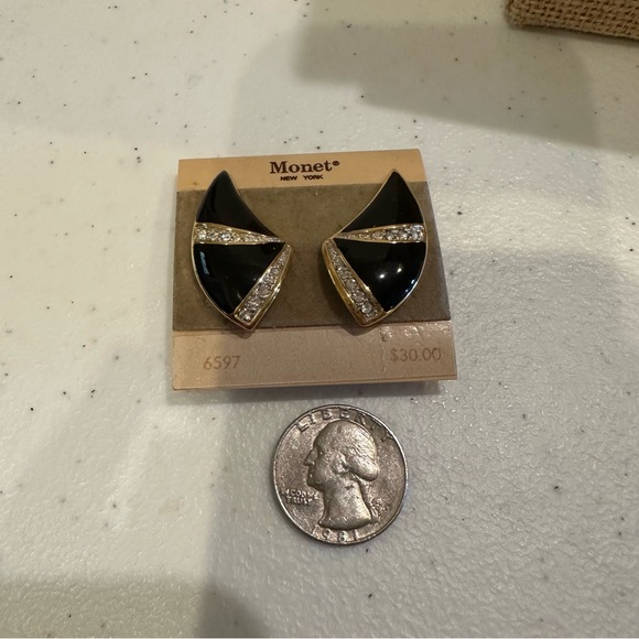 NWT/NOS 1980’s Vintage Monet clip-on earrings gold tone black enamel rhinestones - Picture 5 of 10